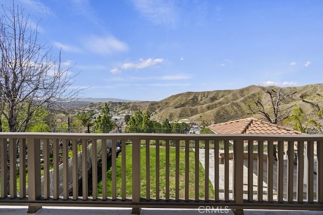 balcony featuring a mountain view