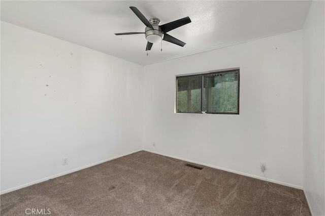 empty room with ceiling fan, carpet, visible vents, and baseboards