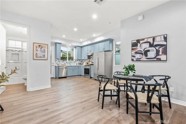 dining room featuring light wood-style flooring, recessed lighting, visible vents, and baseboards