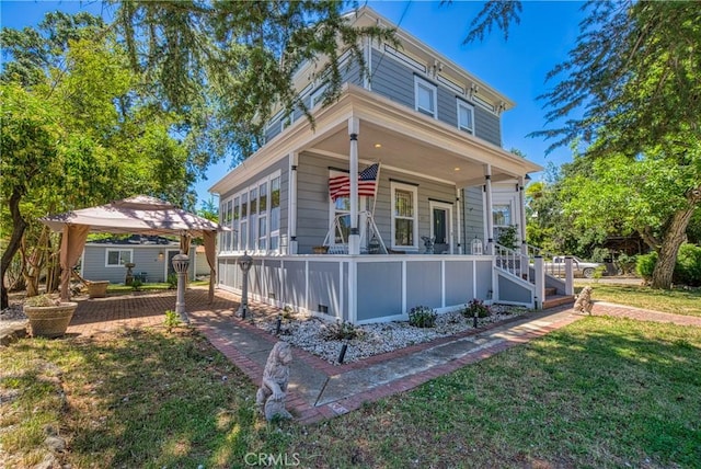 view of front facade featuring a front yard and covered porch