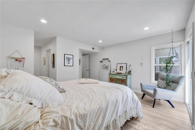 bedroom featuring baseboards, light wood finished floors, visible vents, and recessed lighting