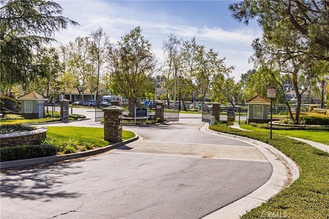 surrounding community featuring a residential view and a lawn
