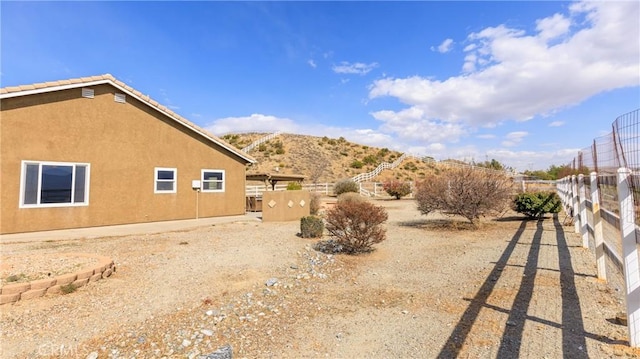 view of yard with a mountain view