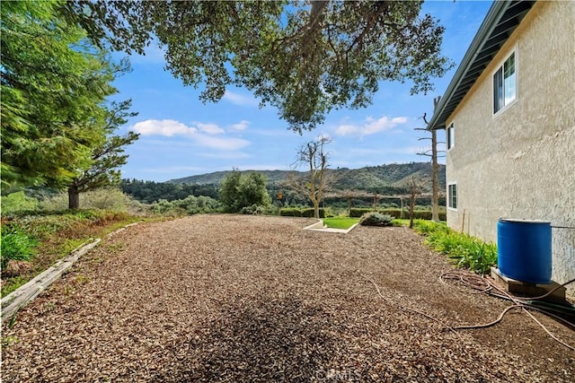 view of yard with a mountain view