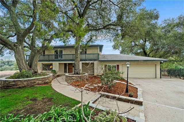 view of front facade with an attached garage, driveway, and stucco siding