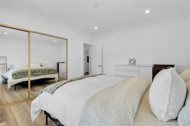 bedroom featuring recessed lighting, a closet, wood finished floors, and crown molding