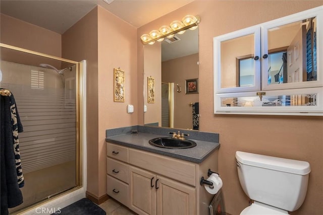 full bath featuring toilet, a shower stall, visible vents, and vanity