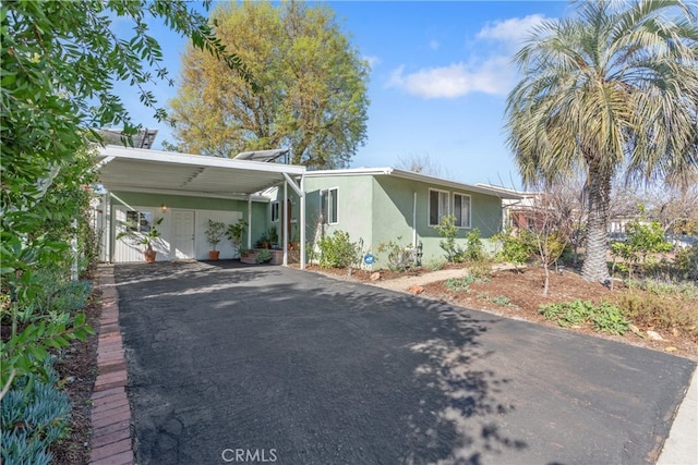 view of front of house featuring aphalt driveway and stucco siding