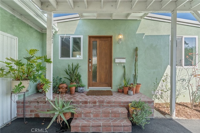 entrance to property with stucco siding