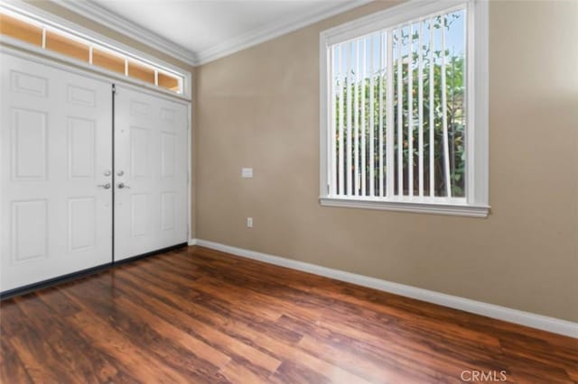 entryway with dark wood-style floors, baseboards, and ornamental molding