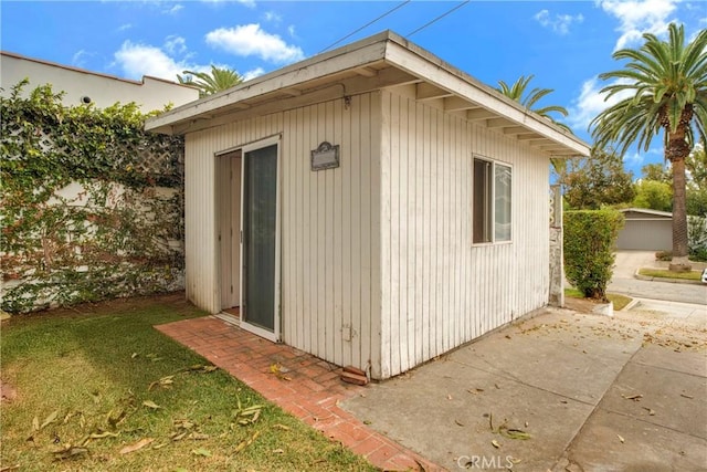 view of side of property with an outdoor structure