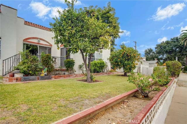 view of yard featuring fence