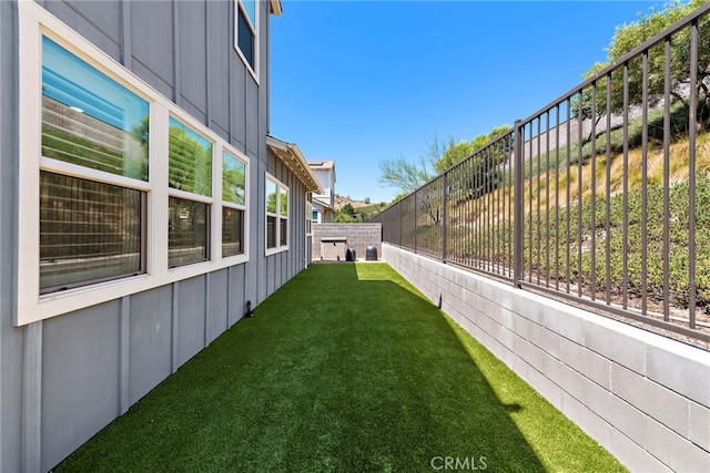 view of yard featuring a fenced backyard