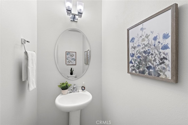 bathroom featuring a sink