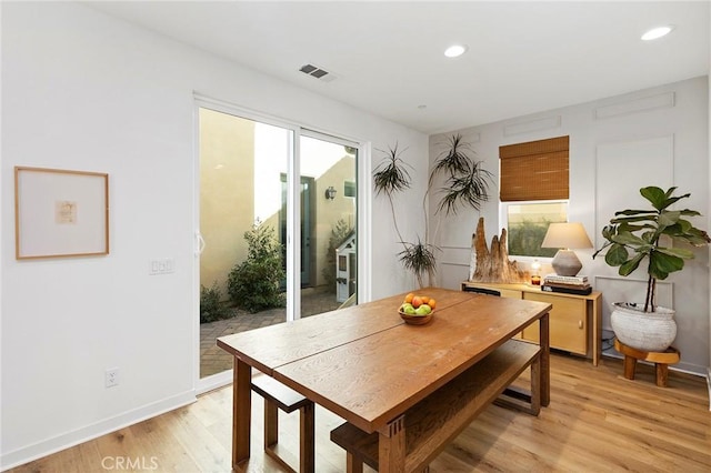 dining space with baseboards, recessed lighting, visible vents, and light wood-style floors