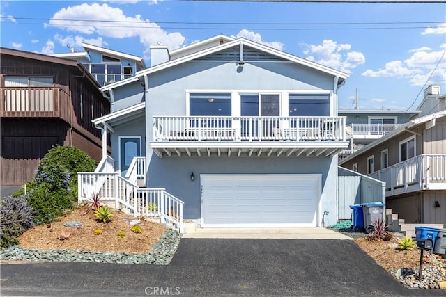 view of front of property featuring stucco siding, driveway, and a garage