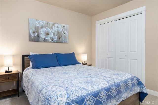 carpeted bedroom with baseboards and a closet