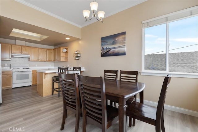 dining space featuring ornamental molding, recessed lighting, light wood-style floors, baseboards, and a chandelier