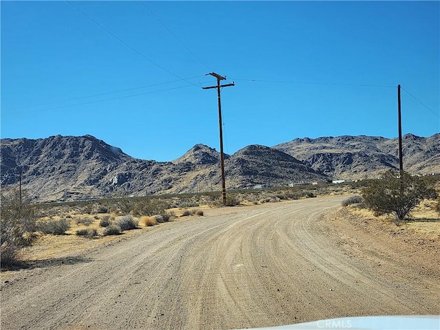 Listing photo 2 for 502 Cascadian Ave, Lucerne Valley CA 92356