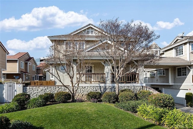 view of front of home featuring a front yard, fence, and stucco siding