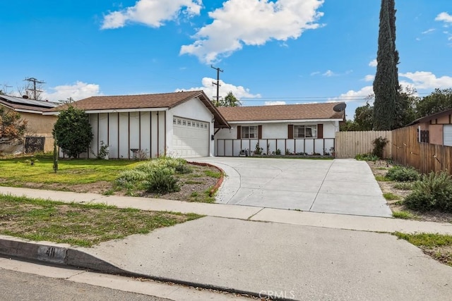 view of front facade featuring fence, a front lawn, and stucco siding