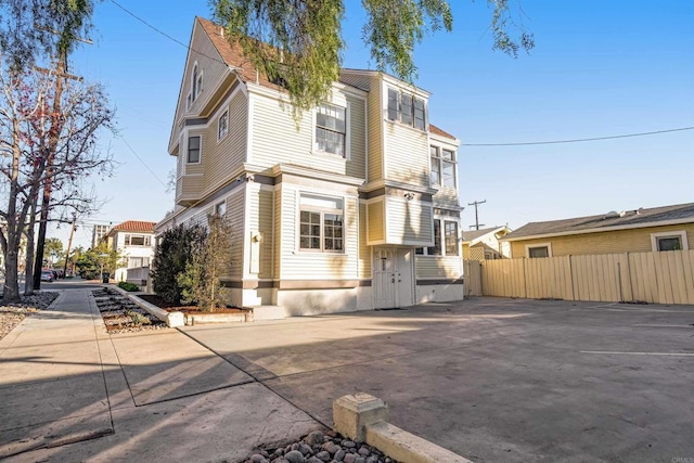 view of front of house featuring fence