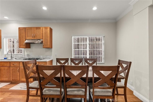 dining space with recessed lighting, light wood-style floors, baseboards, and ornamental molding