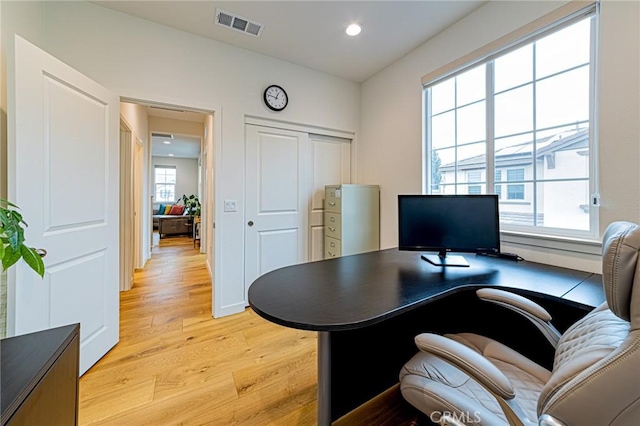 office area featuring light wood-style flooring, recessed lighting, visible vents, and baseboards