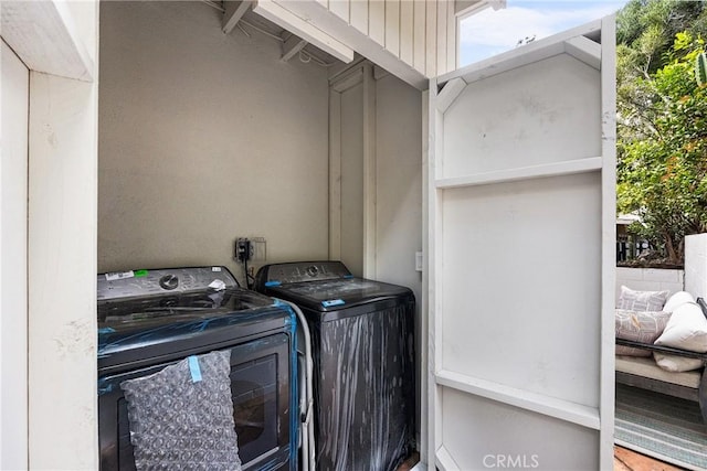 laundry room featuring laundry area and independent washer and dryer