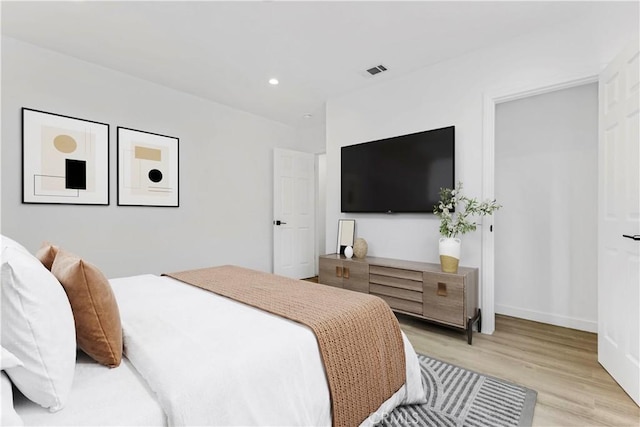 bedroom with light wood-type flooring, baseboards, visible vents, and recessed lighting