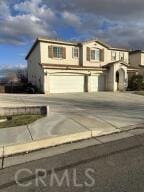 view of front facade with a garage and driveway