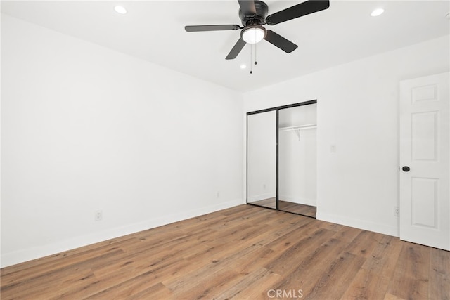 unfurnished bedroom featuring recessed lighting, a ceiling fan, baseboards, a closet, and light wood-type flooring