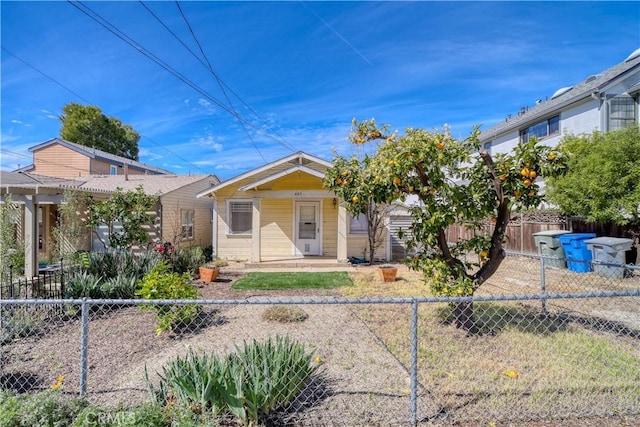 view of front of property featuring a fenced front yard