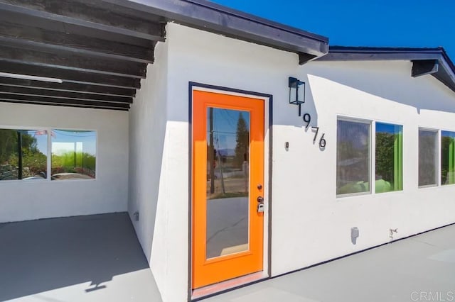 property entrance featuring stucco siding