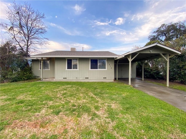 view of front facade featuring driveway, roof with shingles, a front yard, crawl space, and an attached carport