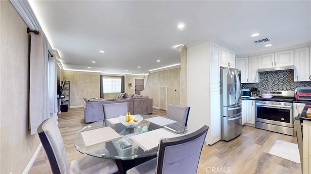 dining space featuring a toaster, recessed lighting, visible vents, light wood-style floors, and baseboards