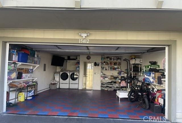 garage with independent washer and dryer