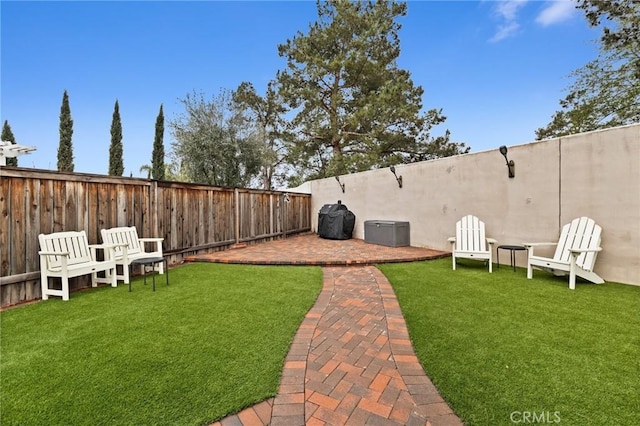 view of yard featuring a fenced backyard