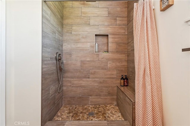 bathroom featuring tiled shower