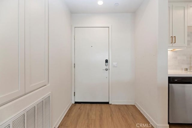 entryway featuring recessed lighting, visible vents, light wood-style flooring, and baseboards