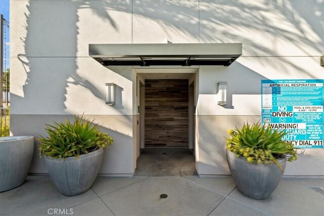 view of exterior entry with stucco siding