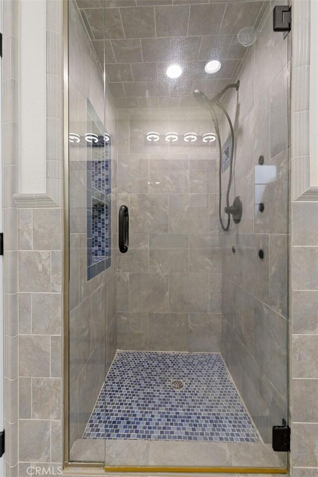 full bathroom featuring a stall shower