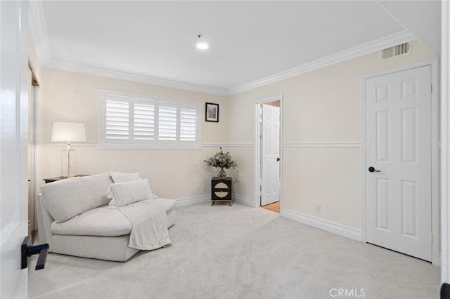 living area featuring visible vents, baseboards, ornamental molding, and carpet flooring