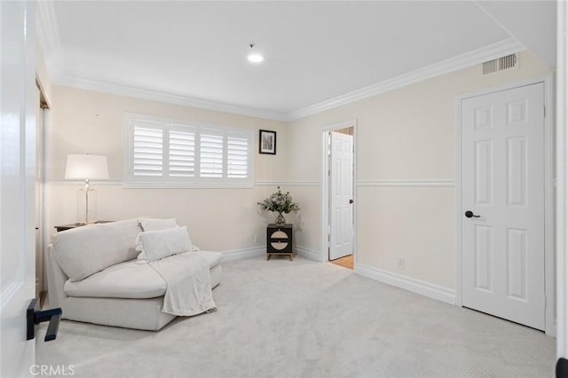living area with visible vents, baseboards, crown molding, and carpet floors