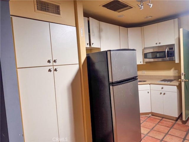 kitchen featuring white cabinetry, visible vents, appliances with stainless steel finishes, and light countertops