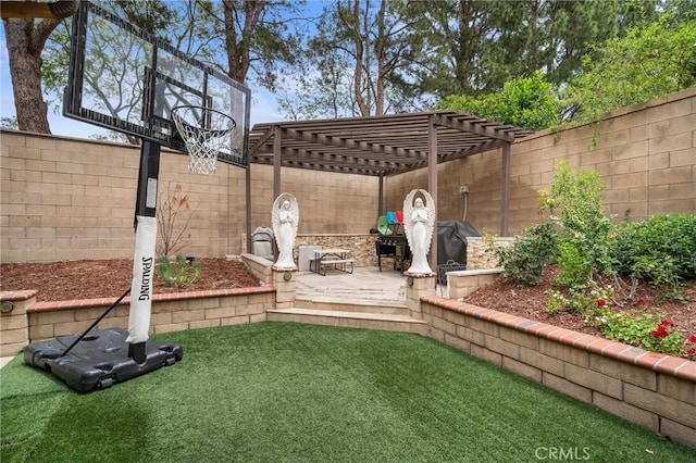 view of yard with a pergola