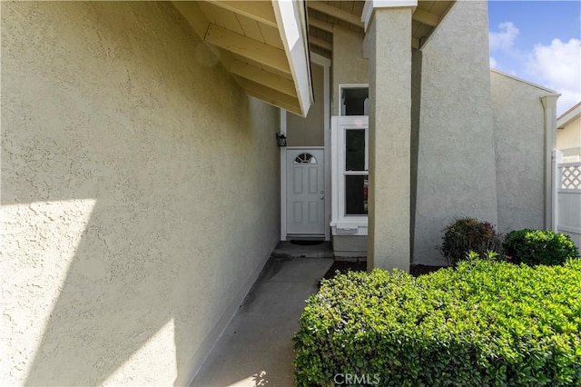 view of exterior entry featuring stucco siding