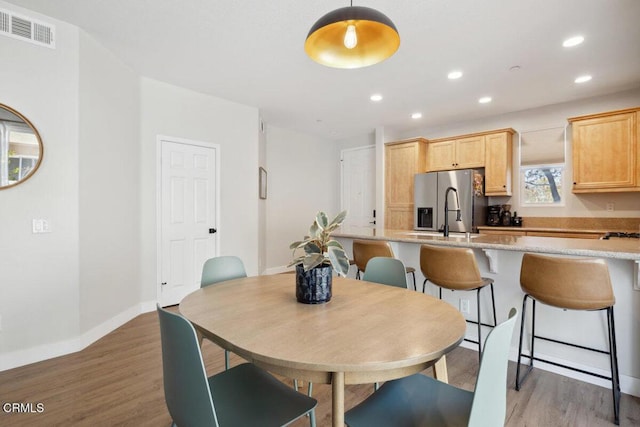 dining area with light wood-type flooring, visible vents, baseboards, and recessed lighting