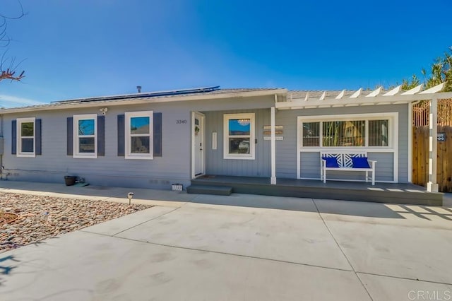 view of front of property featuring covered porch, crawl space, and fence