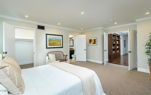 bedroom with baseboards, visible vents, carpet floors, recessed lighting, and ornamental molding